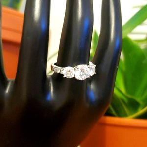 lia Sophia ring size 7